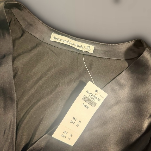 NWT Abercrombie & Fitch Black Satin Wrap Front Blouse Size XS - Picture 6 of 9